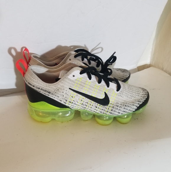 kids vapormax size 4
